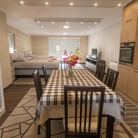 Apartment Lili 巴伊纳巴什塔 外观 照片